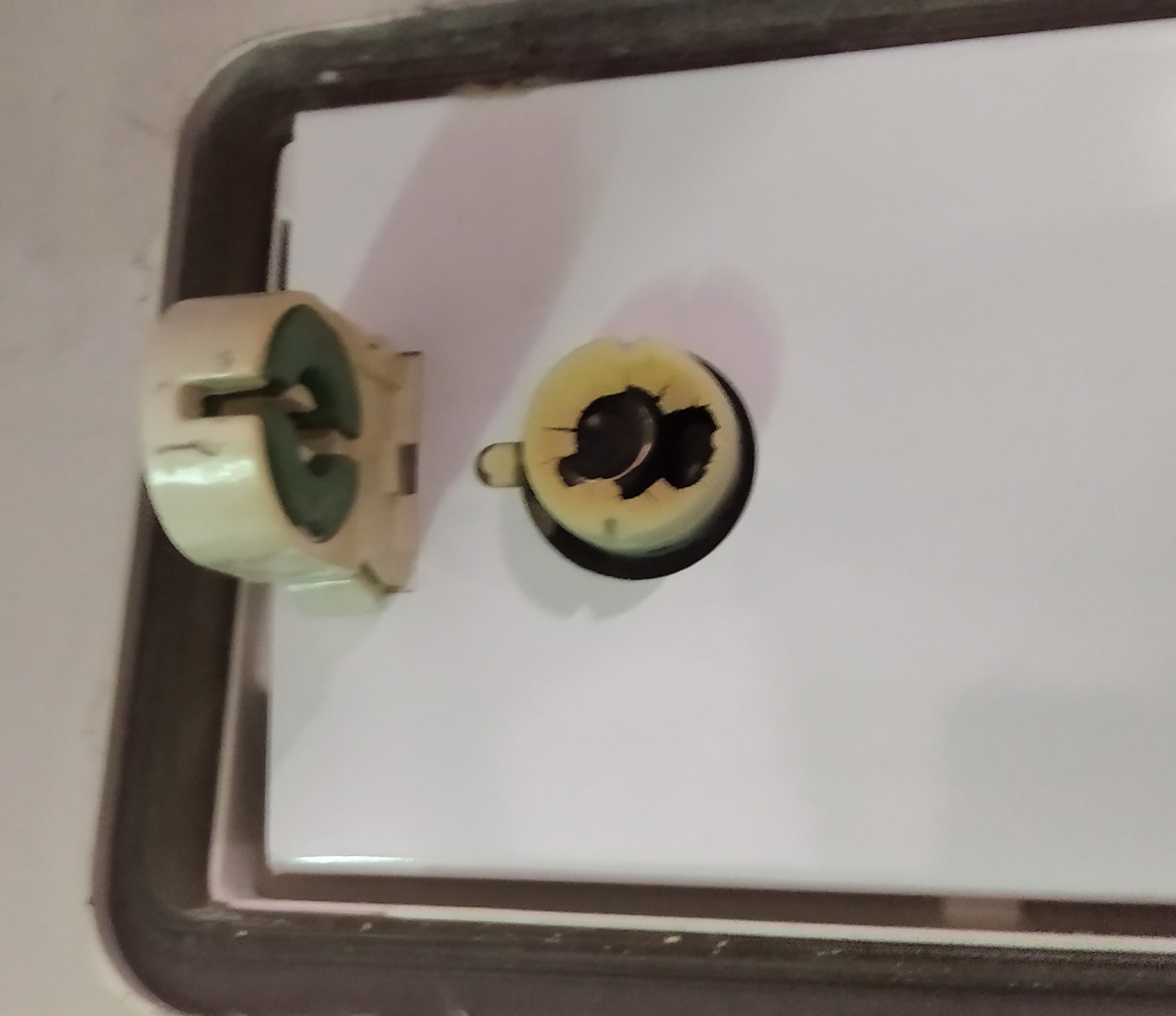 Starter électrique endommagé, cause de panne d’éclairage fluorescent